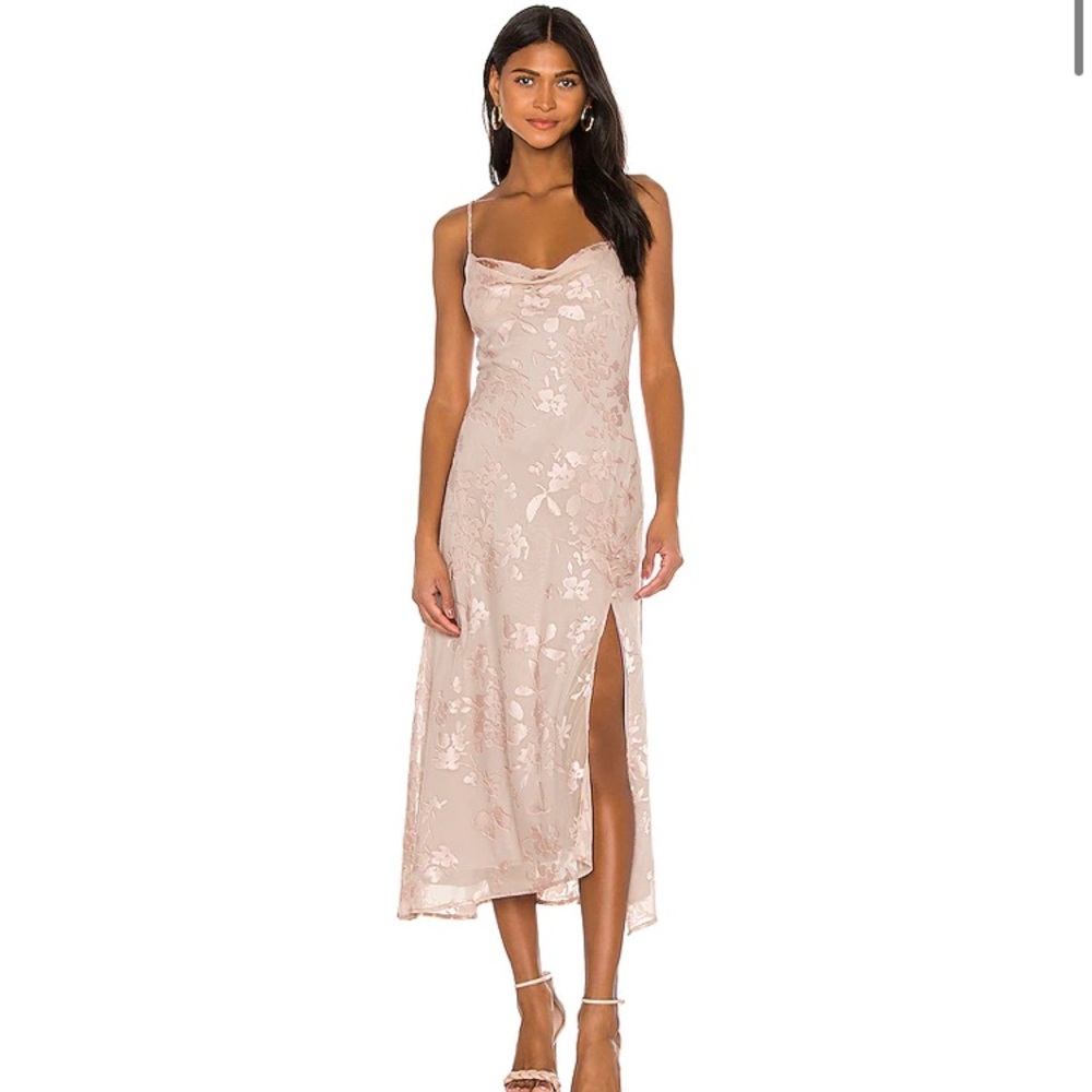 Gaia Floral Jacquard Midi Dress in the color Blush. Beautiful dress with slit.